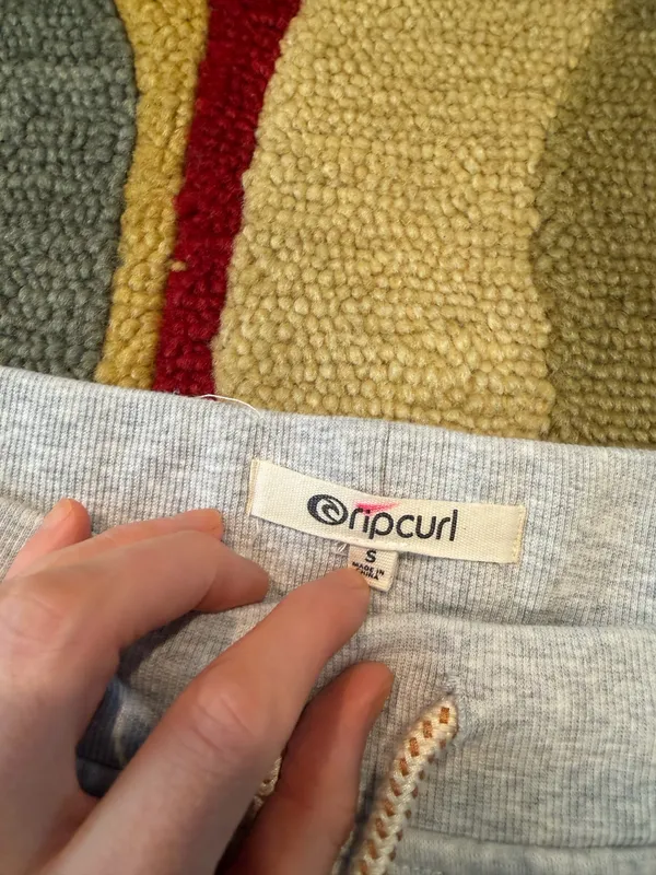 Rip Curl Grey Stripe Comfy Fleece Lounge Shorts Drawstring Women’s Size Small - Image 4