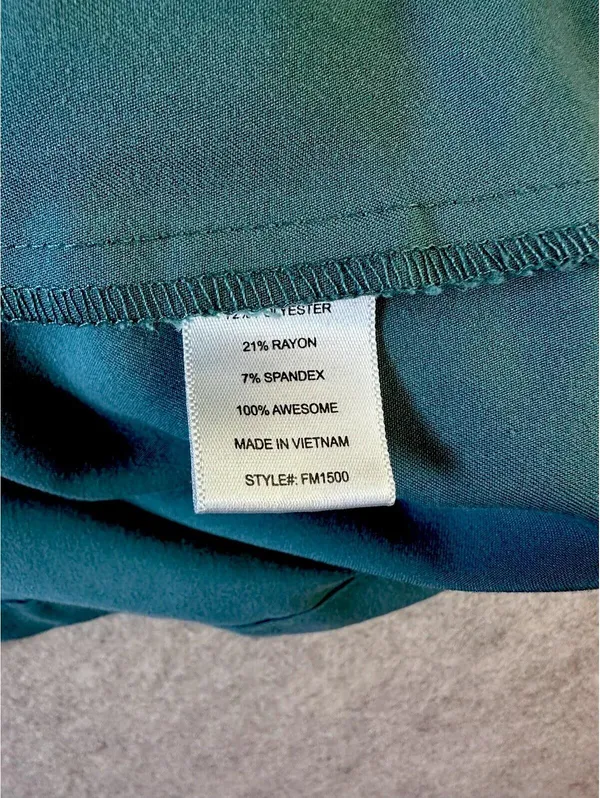 FIGS Technical Collection Teal Scrub Top FM1500 3-Pocket Mens Medium Fading - Image 3