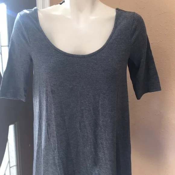 Old navy maternity T-shirt - Image 2