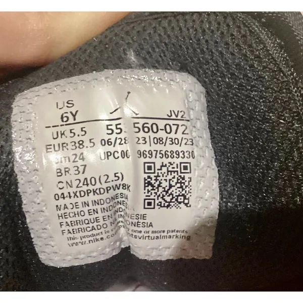 Air Jordan 1 Low SE Big Girls' Shoes - Image 9