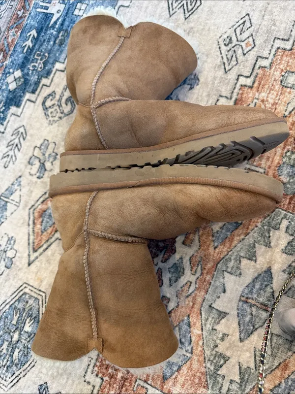 UGG Chestnut Suede Bailey button Shearling Ankle Boots 9 WIDE - Image 5