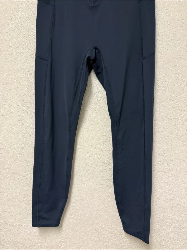 NWT HALARA UltraSculpt Leggings Size Medium - Image 11