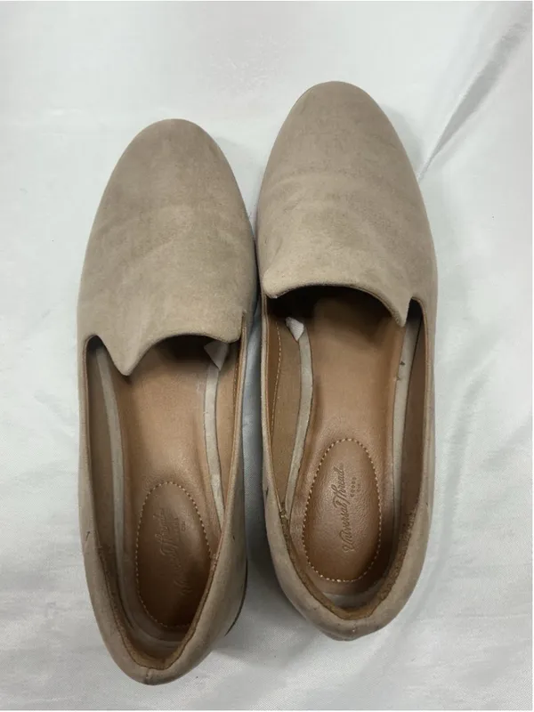 Universal Threads Womans Universal Thread Slip On Loafers 8.5 Beige Flat Heel Round Toe - Image 5