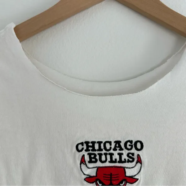 Chicago Bulls NBA cropped off the shoulder tee - Image 4