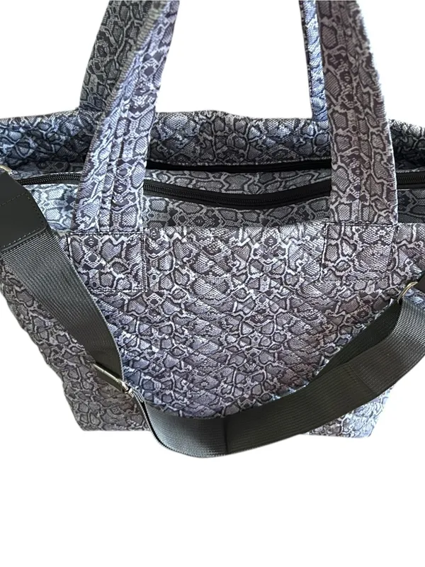 Simply Southern Gray Python Quilted Tote Duffle Travel Bag NWOT - Image 9