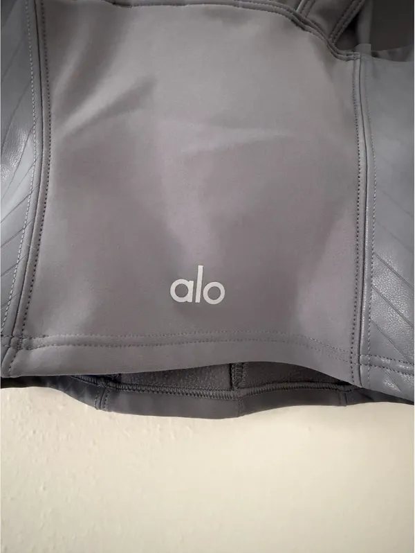 Alo Yoga Airlift Winter Warm Mob Wife Faux Leather Cropped Supermoto Tank small - Image 10