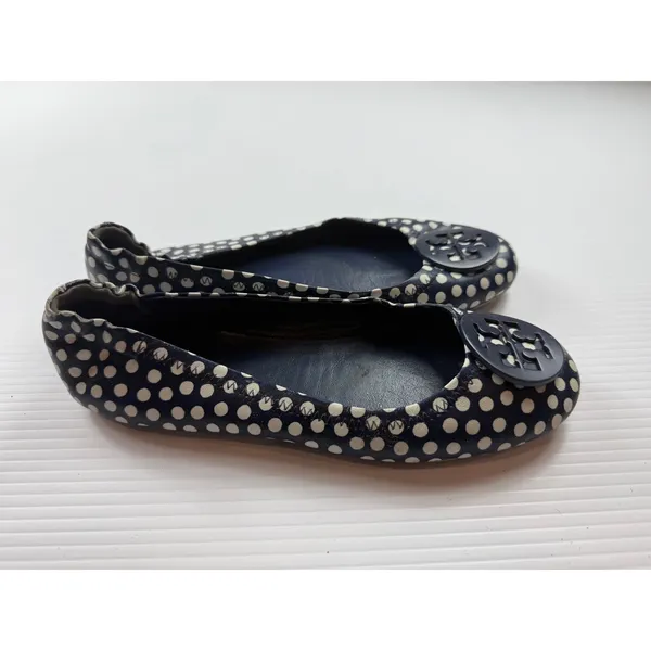 Tory Burch Reva Ballet‎ Flats Navy Blue White Polka Dot Logo Medallion Size 8.5 - Image 4