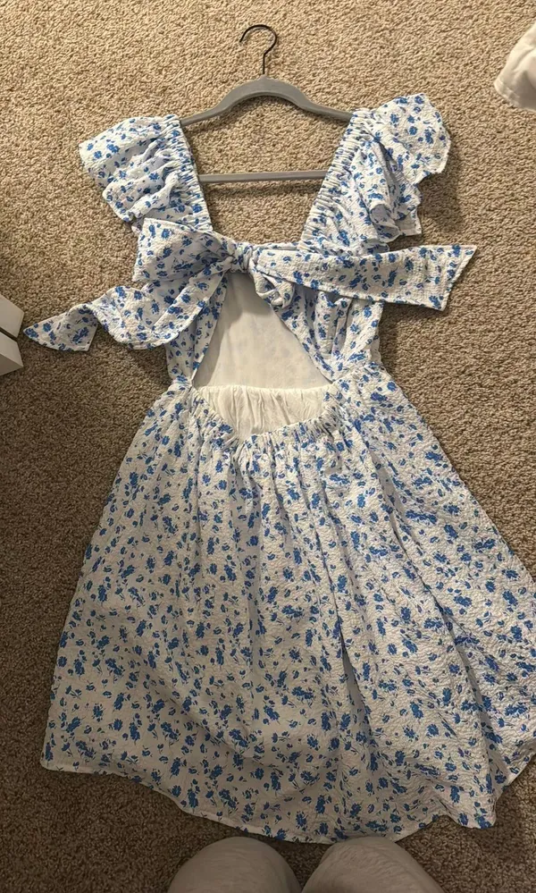 Francesca’s Women’s Blue Flowered Dress Open Back - Image 4