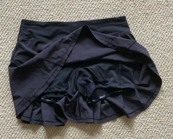 LULULEMON Circuit Breaker Skirt 15” Size 6 Tall Long Black Pleat Discontinued - Image 8