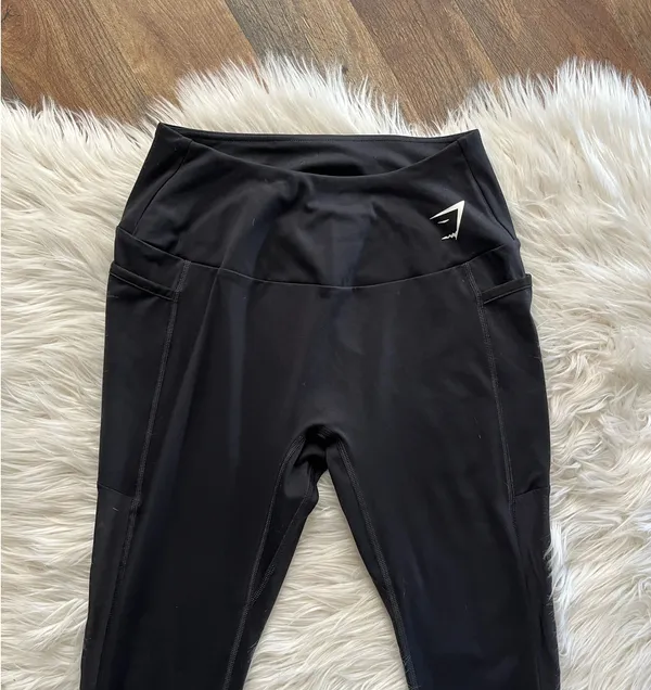Gymshark women's black mesh panel with pockets size XS/S black leggings - Image 2