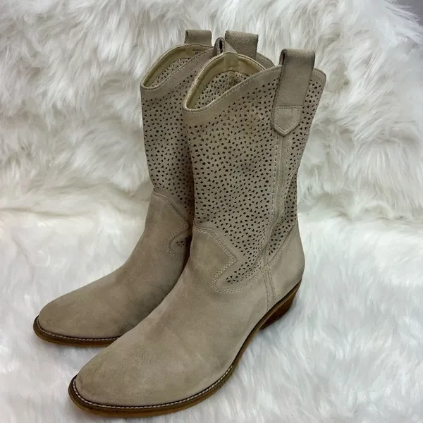 BCBGeneration ‘Bastille’ Cowboy Boots, Pull‎ On Boots Size 8 Bin 17 - Image 2