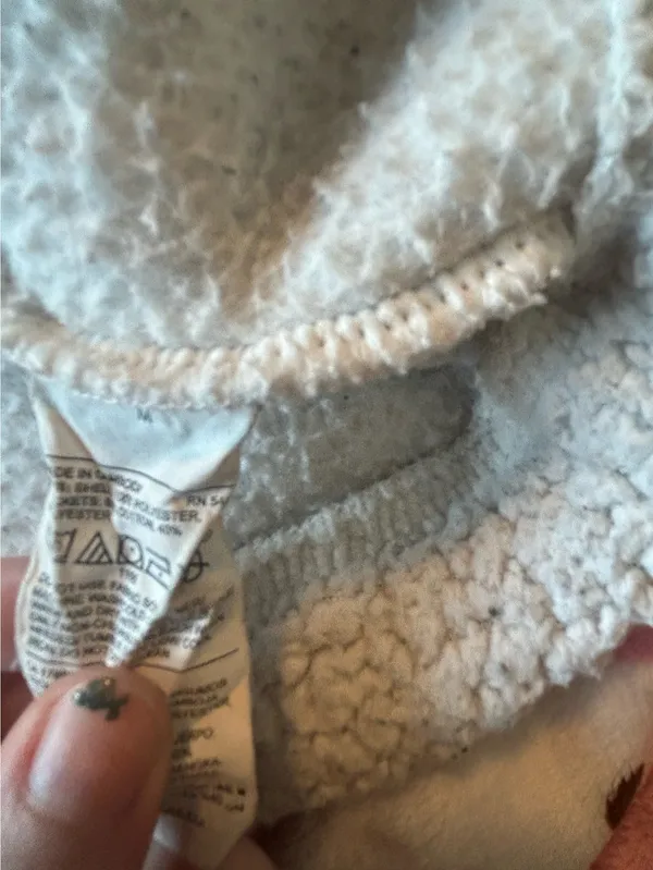 Old Navy Women’s Sherpa Pullover size medium  - Image 4