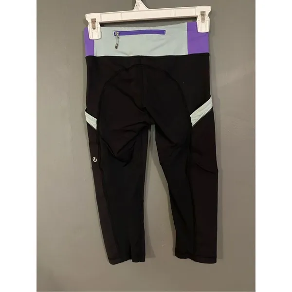 Lululemon Black Mid Rise Capri’s With Pockets Size 2 - Image 2