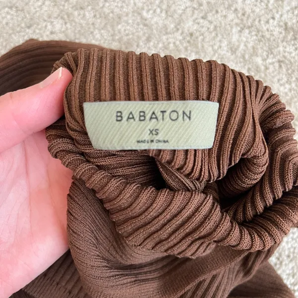 Aritzia Babaton Sculpt Knit Tie Back Sleeveless Mock Neck Brown XS Never Worn - Image 4