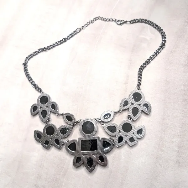 Stunning Bib Necklace Statement Large Chunky Black & Dark Silver Tone - Image 3