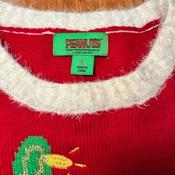 Peanuts Red and White crop Sweater Ugly Christmas Womens Sz Large - Image 3