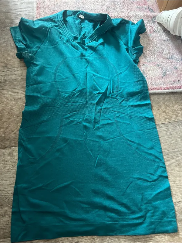 Lululemon teal green top size 6 - Image 2