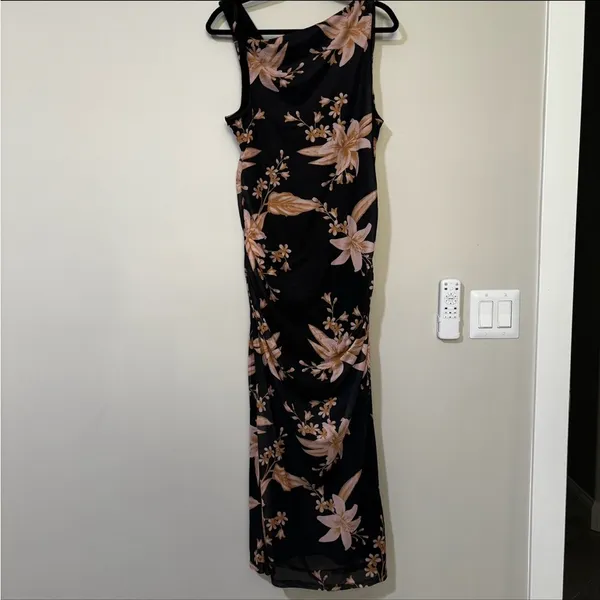 Petal & Pup ARABELLE MAXI OFF SHOULDER DRESS - BLACK PEACH Size XL - Image 4