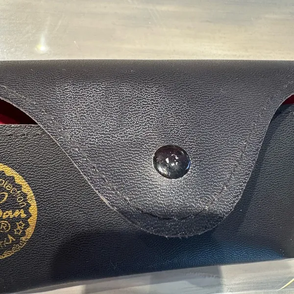 Ray-Ban Black Leather Sunglasses Case flaw - Image 3