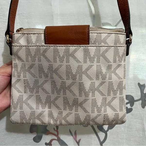 Michael Kors Crossbody - Image 4