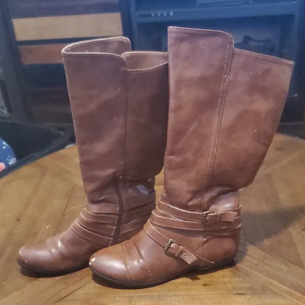 Elegant Tan Heeled Boots Brown Size 6.5 - Image 3