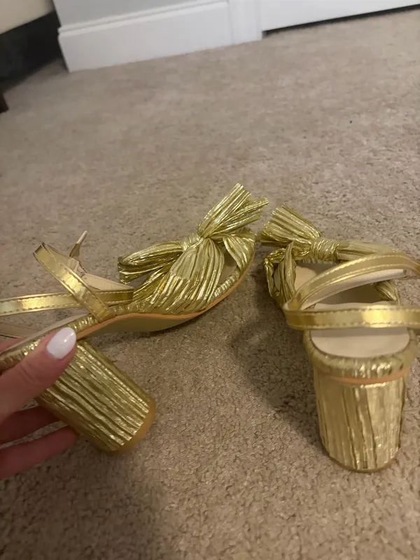Gold bow heels Size 39 - Image 4
