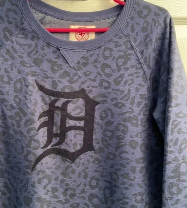 47 Brand Detroit Tigers blue leopard sweatshirt size medium - Image 2