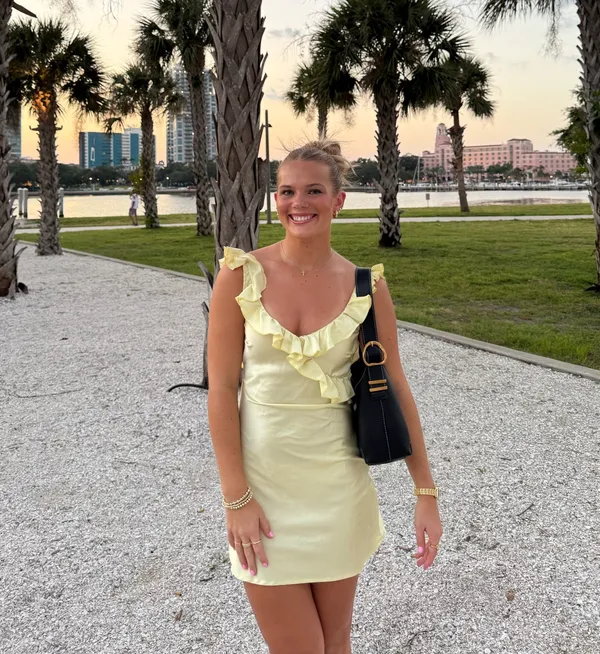 yellow dress - Image 3