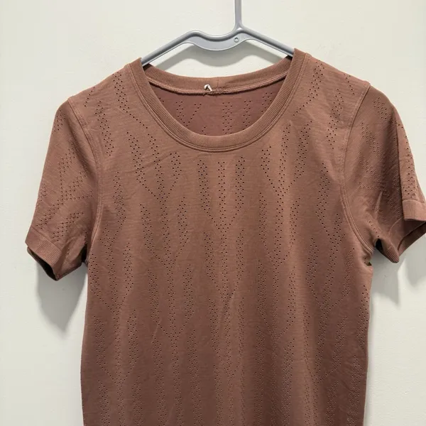 Lululemon Swiftly Breathe Short Sleeve Silverescent Size 6 - Image 5