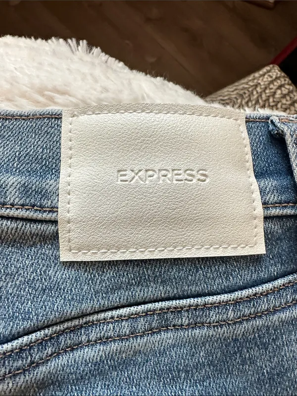 Express “Skyscraper” Mid Rise Light Wash Women's Jeans- New with Tags- 8 Regular - Image 16