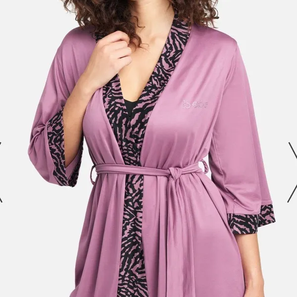 *NWT BEBE Animal Print Zebra Pink Pajama Set with Matching Belted Robe - Image 2