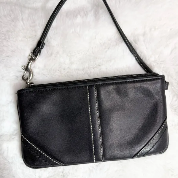 y2k COACH Black Leatherware Wristlet - Image 2