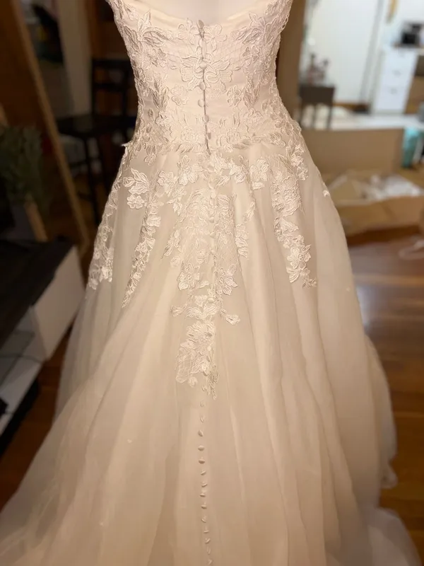 Classic Ivory Strapless Lace & Tulle Wedding Dress - Image 8