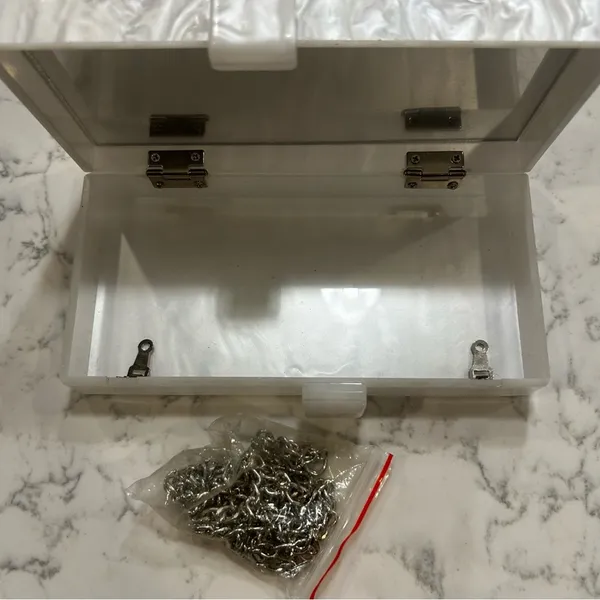 Mrs. White Marble Style Bridal‎ Clutch w/ Chain - Image 6