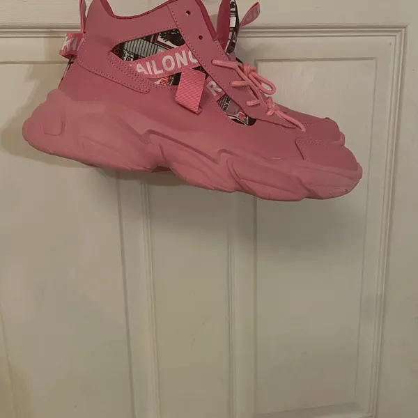 Sporty Pink Women's Athletic Sneakers - Image 6