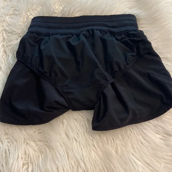 Lululemon Short size 6 Black Athletic Shorts excellent condition - Image 8