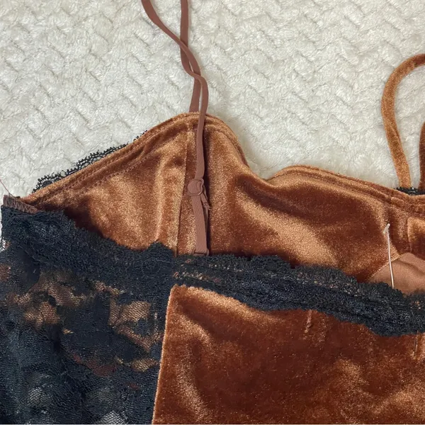 Urban Outfitters Women's Brown Velvet Black Lace‎ Faith slip Dress Size Large - Image 6