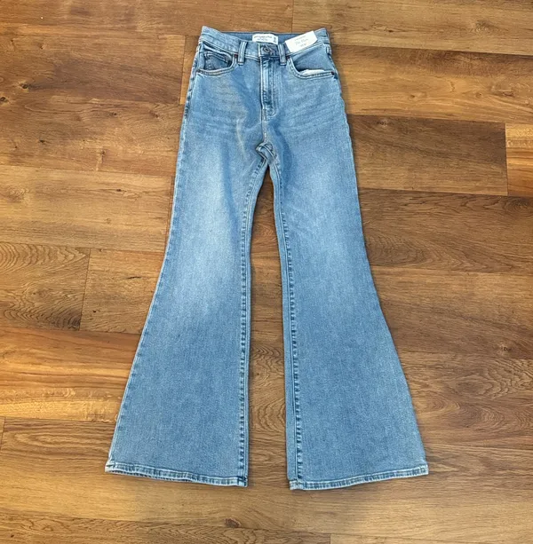 Abercrombie & Fitch Ultra High Rise The Flare Jeans - Image 7