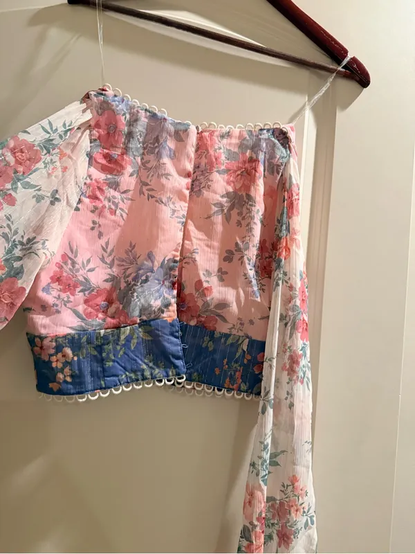 Altar'd State Pink and Blue Floral Lace-Trim Cropped Top - Image 4