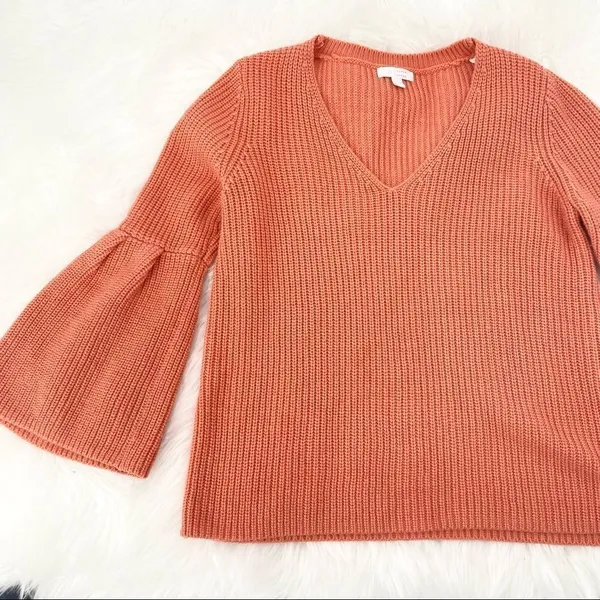 LC Lauren‎ Conrad V Neck Coral Knit Bell sleeved Sweater Size S Feminine - Image 3