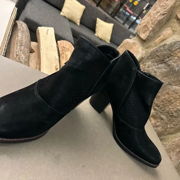 Boots Chic Black Ankle Boots with Zipper Baretraps Posture 7 M suede - Image 2