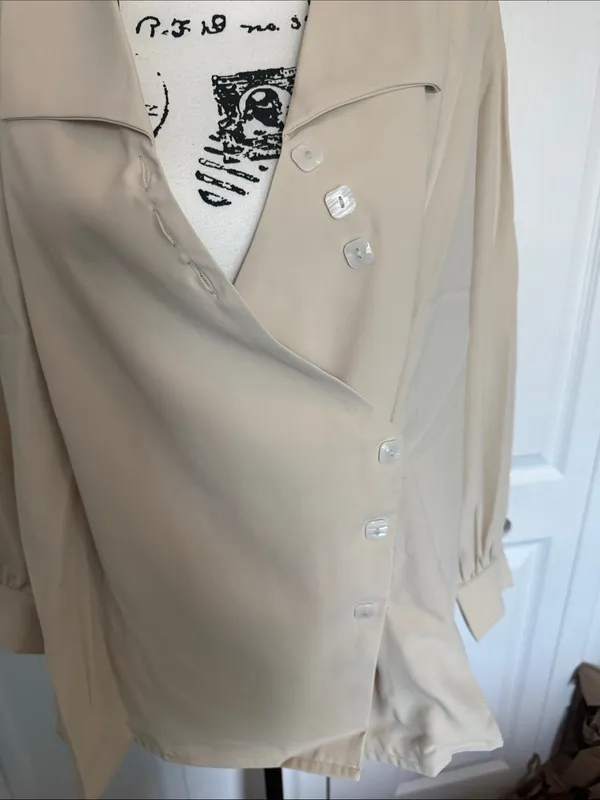BloomChic Beige Button - Image 7