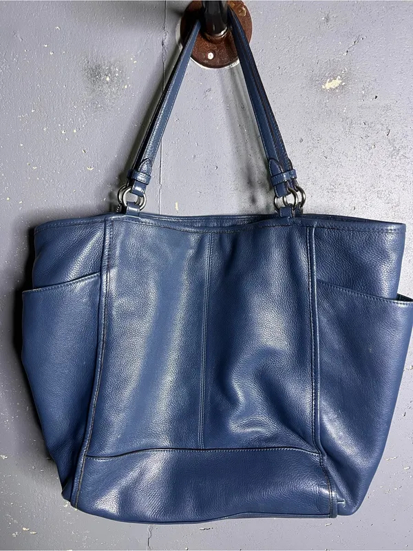 Coach Park Leather Carrie Blue Pebbled Leather Shoulder Tote. - Image 4