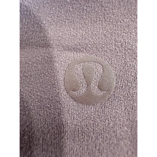 Lululemon lab Embossed Nulu Yoga Short 8" Tracer Print Emboss‎ Purple Size 6 - Image 4