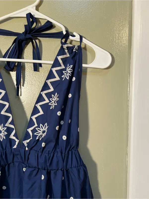 Women’s Sz Medium Floral Print Plunging Mini Dress Blue White Floral Halter Neck - Image 8