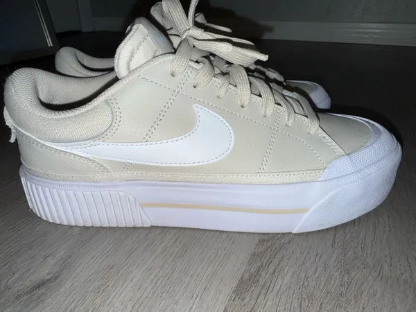 Nike Shoes - Image 3
