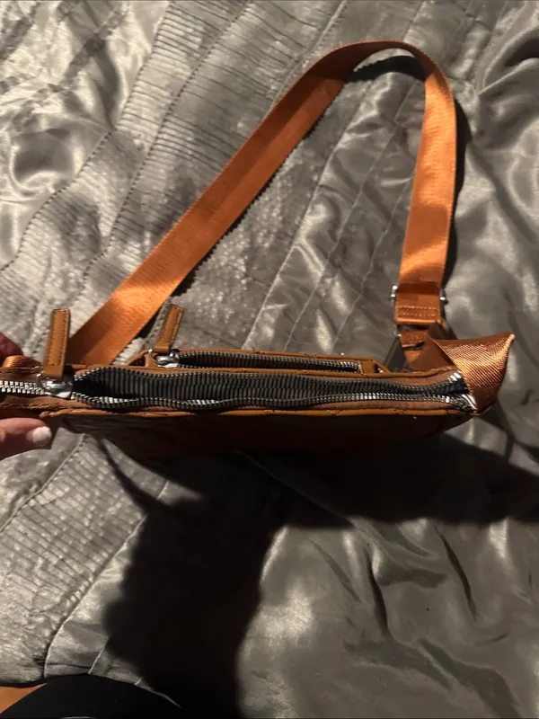 Deluxity Quilted Tan Crossbody Bag with Adjustable Strap - Image 4
