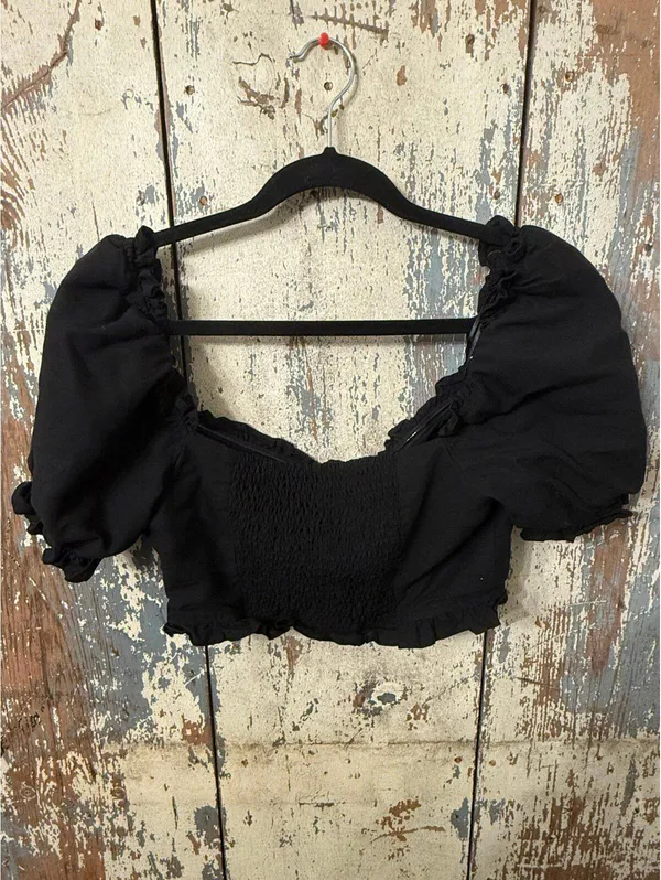 ASTR the Label Women's Feronia Top, black crop top, size Medium - Image 9