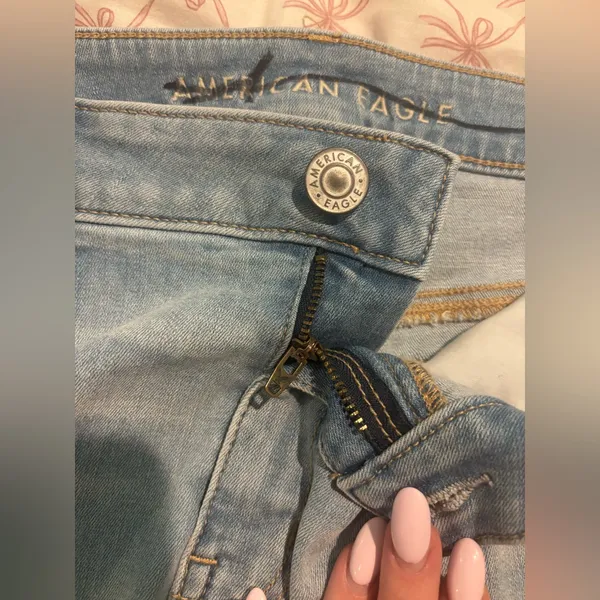 American Eagle Outfitters Midi Light Blue Jean Shorts Size 16 - Image 6