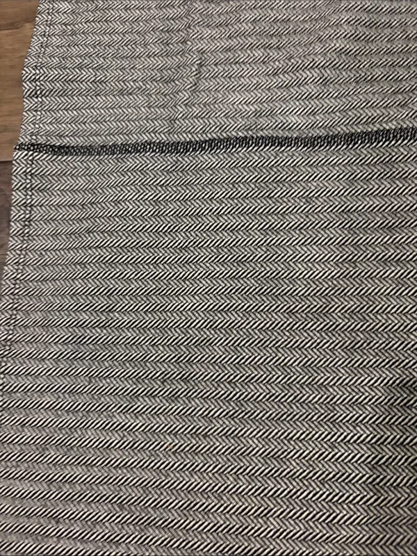 New with Tags Lululemon Black and White Herringbone Vinyassa Scarf - Image 8